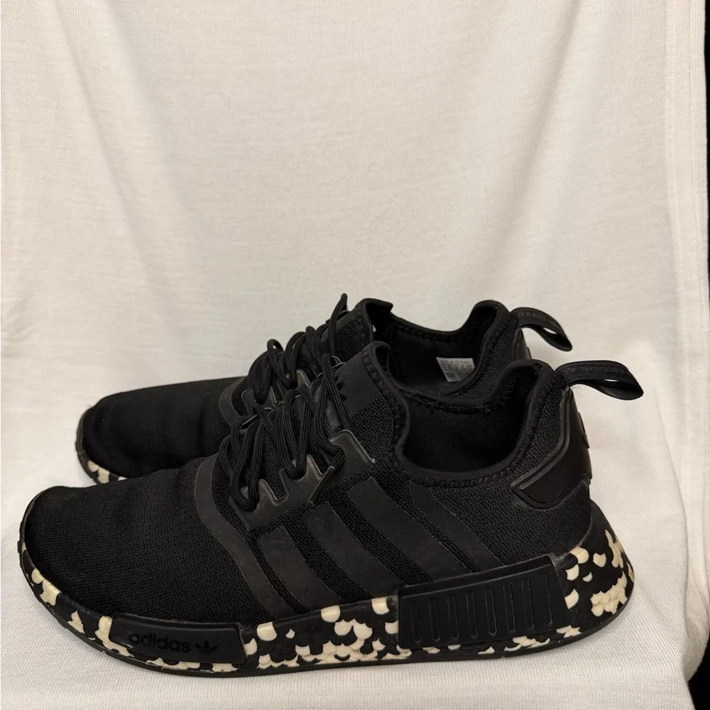Adidas NMD R1 - Picture 1 of 3